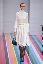 サルヴァトーレ フェラガモ 2016年秋冬ウィメンズコレクション - 色彩を弾ませポップに遊んで｜写真16