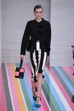 サルヴァトーレ フェラガモ 2016年秋冬ウィメンズコレクション - 色彩を弾ませポップに遊んで｜写真21