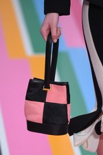 サルヴァトーレ フェラガモ 2016年秋冬ウィメンズコレクション - 色彩を弾ませポップに遊んで｜写真22