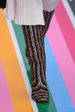 サルヴァトーレ フェラガモ 2016年秋冬ウィメンズコレクション - 色彩を弾ませポップに遊んで｜写真24