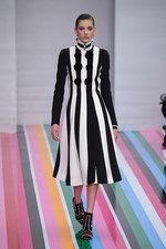 サルヴァトーレ フェラガモ 2016年秋冬ウィメンズコレクション - 色彩を弾ませポップに遊んで｜写真29