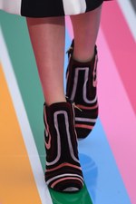 サルヴァトーレ フェラガモ 2016年秋冬ウィメンズコレクション - 色彩を弾ませポップに遊んで｜写真30