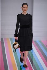 サルヴァトーレ フェラガモ 2016年秋冬ウィメンズコレクション - 色彩を弾ませポップに遊んで｜写真33