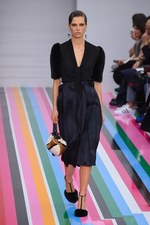 サルヴァトーレ フェラガモ 2016年秋冬ウィメンズコレクション - 色彩を弾ませポップに遊んで｜写真36