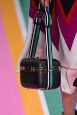 サルヴァトーレ フェラガモ 2016年秋冬ウィメンズコレクション - 色彩を弾ませポップに遊んで｜写真41