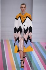 サルヴァトーレ フェラガモ 2016年秋冬ウィメンズコレクション - 色彩を弾ませポップに遊んで｜写真51