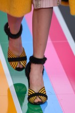 サルヴァトーレ フェラガモ 2016年秋冬ウィメンズコレクション - 色彩を弾ませポップに遊んで｜写真52