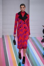 サルヴァトーレ フェラガモ 2016年秋冬ウィメンズコレクション - 色彩を弾ませポップに遊んで｜写真56