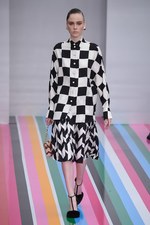 サルヴァトーレ フェラガモ 2016年秋冬ウィメンズコレクション - 色彩を弾ませポップに遊んで｜写真57