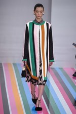 サルヴァトーレ フェラガモ 2016年秋冬ウィメンズコレクション - 色彩を弾ませポップに遊んで｜写真59