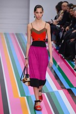 サルヴァトーレ フェラガモ 2016年秋冬ウィメンズコレクション - 色彩を弾ませポップに遊んで｜写真60