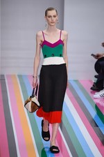 サルヴァトーレ フェラガモ 2016年秋冬ウィメンズコレクション - 色彩を弾ませポップに遊んで｜写真63