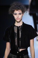 ジョルジオ アルマーニ 2016年秋冬ウィメンズコレクション - ブラック ベルベットに魅せられて｜写真105