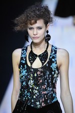 ジョルジオ アルマーニ 2016年秋冬ウィメンズコレクション - ブラック ベルベットに魅せられて｜写真108