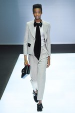 ジョルジオ アルマーニ 2016年秋冬ウィメンズコレクション - ブラック ベルベットに魅せられて｜写真17