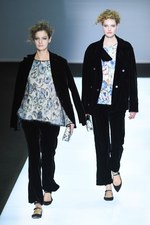 ジョルジオ アルマーニ 2016年秋冬ウィメンズコレクション - ブラック ベルベットに魅せられて｜写真35