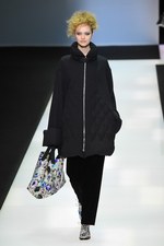 ジョルジオ アルマーニ 2016年秋冬ウィメンズコレクション - ブラック ベルベットに魅せられて｜写真57