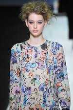 ジョルジオ アルマーニ 2016年秋冬ウィメンズコレクション - ブラック ベルベットに魅せられて｜写真65