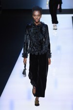 ジョルジオ アルマーニ 2016年秋冬ウィメンズコレクション - ブラック ベルベットに魅せられて｜写真79