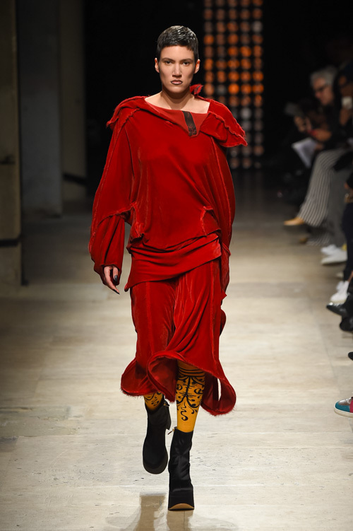 アンドレアス・クロンターラー フォー ヴィヴィアン・ウエストウッド(Andreas Kronthaler for Vivienne Westwood) 2016-17年秋冬 ウィメンズ&メンズコレクション シルエット - 写真1