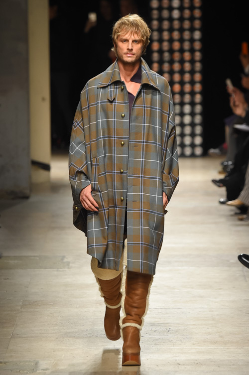 アンドレアス・クロンターラー フォー ヴィヴィアン・ウエストウッド(Andreas Kronthaler for Vivienne Westwood) 2016-17年秋冬 ウィメンズ&メンズコレクション シルエット - 写真13