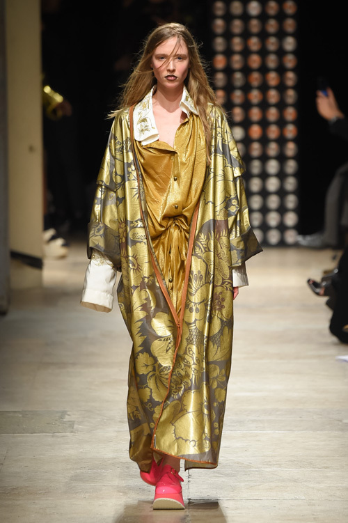 アンドレアス・クロンターラー フォー ヴィヴィアン・ウエストウッド(Andreas Kronthaler for Vivienne Westwood) 2016-17年秋冬 ウィメンズ&メンズコレクション シルエット - 写真44