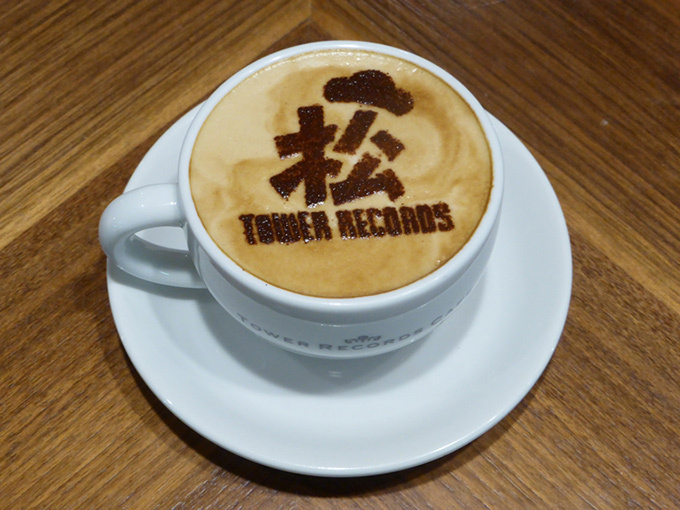 おそ松さんのコラボカフェ、渋谷＆表参道タワーレコードに - おそ松のマツバヤシライスなど提供 | 写真