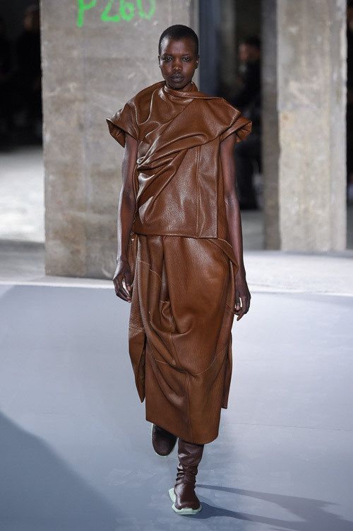 リック・オウエンス(Rick Owens) 2016-17年秋冬 ウィメンズコレクション シルエット - 写真25