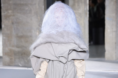 リック・オウエンス 2016年秋冬ウィメンズコレクション - “絶滅ゾウ”をソフトカラーで淡く描く