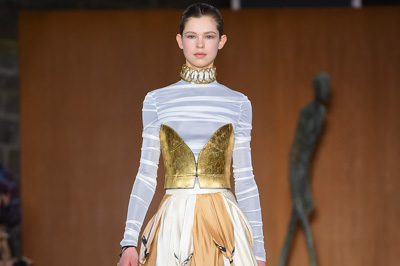 ロエベ 2016年秋冬ウィメンズコレクション - 有機的な世界から顔をだす、プレイフルな動物たち