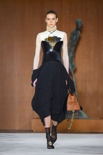 ロエベ 2016年秋冬ウィメンズコレクション - 有機的な世界から顔をだす、プレイフルな動物たち｜写真1