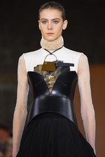 ロエベ 2016年秋冬ウィメンズコレクション - 有機的な世界から顔をだす、プレイフルな動物たち｜写真2