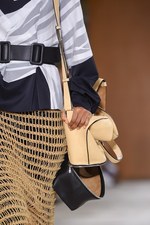 ロエベ 2016年秋冬ウィメンズコレクション - 有機的な世界から顔をだす、プレイフルな動物たち｜写真9