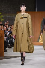 ロエベ 2016年秋冬ウィメンズコレクション - 有機的な世界から顔をだす、プレイフルな動物たち｜写真22