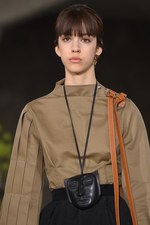 ロエベ 2016年秋冬ウィメンズコレクション - 有機的な世界から顔をだす、プレイフルな動物たち｜写真33