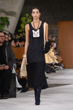 ロエベ 2016年秋冬ウィメンズコレクション - 有機的な世界から顔をだす、プレイフルな動物たち｜写真36