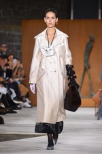 ロエベ 2016年秋冬ウィメンズコレクション - 有機的な世界から顔をだす、プレイフルな動物たち｜写真54