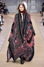 クロエ 2016-17年秋冬ウィメンズコレクション - 荒野を駆ける女性バイカー｜写真13