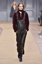 クロエ 2016-17年秋冬ウィメンズコレクション - 荒野を駆ける女性バイカー｜写真16