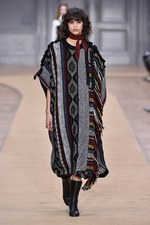 クロエ 2016-17年秋冬ウィメンズコレクション - 荒野を駆ける女性バイカー｜写真35