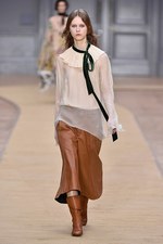 クロエ 2016-17年秋冬ウィメンズコレクション - 荒野を駆ける女性バイカー｜写真39