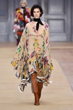 クロエ 2016-17年秋冬ウィメンズコレクション - 荒野を駆ける女性バイカー｜写真40