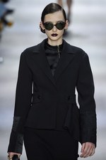 ディオール 2016年秋冬ウィメンズコレクション - ルーブル美術館を舞台に、エッジの効いた新ルック｜写真2