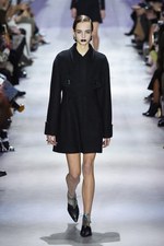 ディオール 2016年秋冬ウィメンズコレクション - ルーブル美術館を舞台に、エッジの効いた新ルック｜写真3