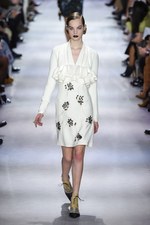 ディオール 2016年秋冬ウィメンズコレクション - ルーブル美術館を舞台に、エッジの効いた新ルック｜写真18