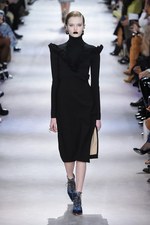 ディオール 2016年秋冬ウィメンズコレクション - ルーブル美術館を舞台に、エッジの効いた新ルック｜写真22