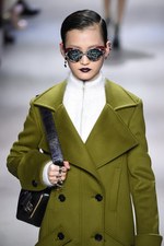 ディオール 2016年秋冬ウィメンズコレクション - ルーブル美術館を舞台に、エッジの効いた新ルック｜写真26