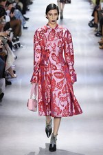 ディオール 2016年秋冬ウィメンズコレクション - ルーブル美術館を舞台に、エッジの効いた新ルック｜写真27