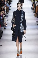 ディオール 2016年秋冬ウィメンズコレクション - ルーブル美術館を舞台に、エッジの効いた新ルック｜写真31