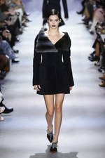 ディオール 2016年秋冬ウィメンズコレクション - ルーブル美術館を舞台に、エッジの効いた新ルック｜写真45